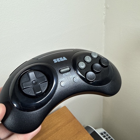 Retro-Bit 2.4 GHz Wireless Controller 8-Button Sega Saturn Genesis Mini V2 Black - Picture 8 of 10